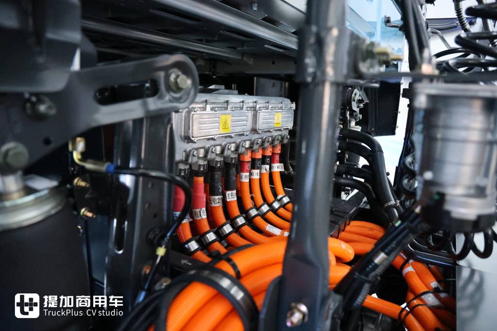 近千匹马力、每公里低至1度电!乘龙翼威5超能版深度解析 - 第10张 - 提加商用车网 近千匹马力、每公里低至1度电!乘龙翼威5超能版深度解析 - 第10张