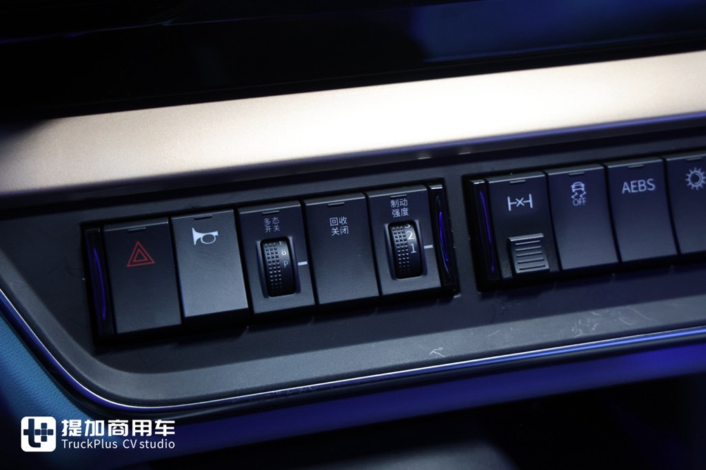近千匹马力、每公里低至1度电!乘龙翼威5超能版深度解析 - 第15张 - 提加商用车网 近千匹马力、每公里低至1度电!乘龙翼威5超能版深度解析 - 第15张