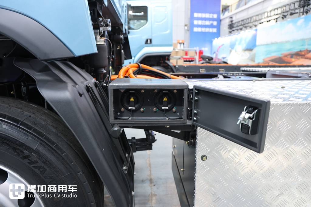 配2C超充，效率堪比燃油车？乘龙翼威5超充版大单桥深度解析 - 第3张