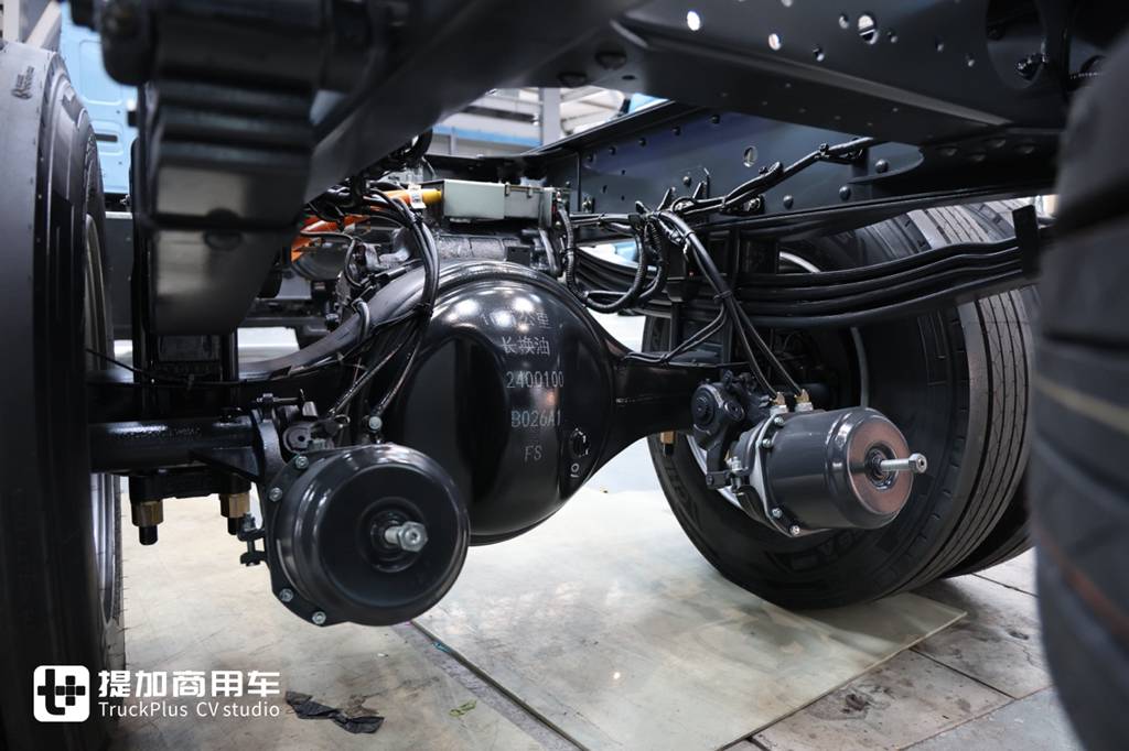 配2C超充，效率堪比燃油车？乘龙翼威5超充版大单桥深度解析 - 第5张