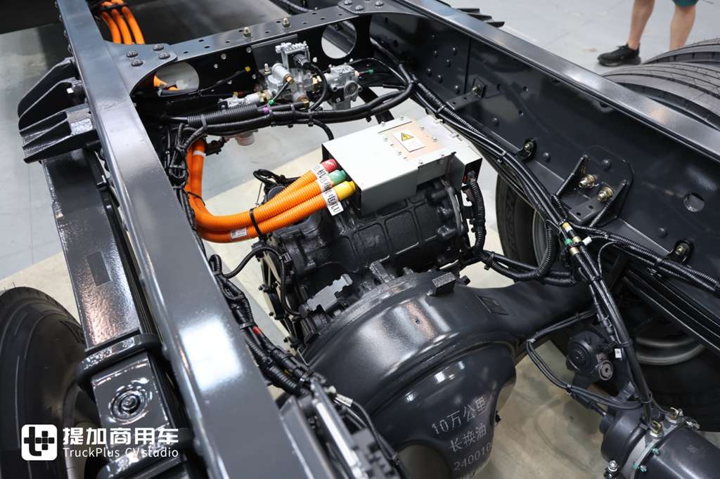 配2C超充，效率堪比燃油车？乘龙翼威5超充版大单桥深度解析 - 第6张