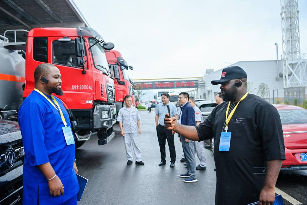 世界青年发展论坛非洲青年代表团走进东风商用车D600智慧工厂 - 第7张 - 提加商用车网 世界青年发展论坛非洲青年代表团走进东风商用车D600智慧工厂 - 第7张