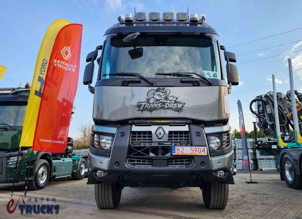 6×6驱动的“法式”沃尔沃卡车？内饰外观都独具特色，雷诺K520木材运输车实拍 - 第3张