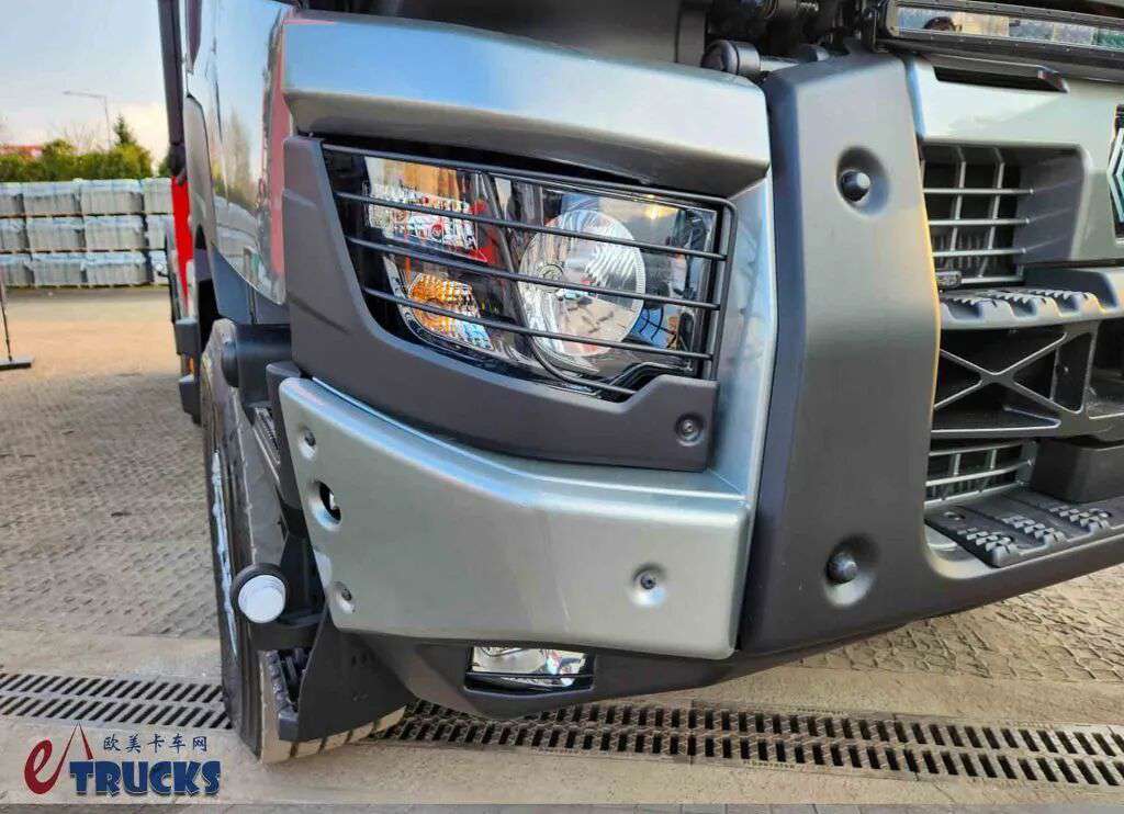 6×6驱动的“法式”沃尔沃卡车？内饰外观都独具特色，雷诺K520木材运输车实拍 - 第5张