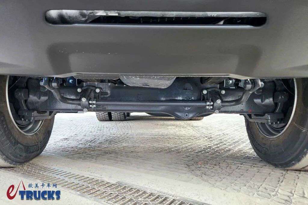 6×6驱动的“法式”沃尔沃卡车？内饰外观都独具特色，雷诺K520木材运输车实拍 - 第6张
