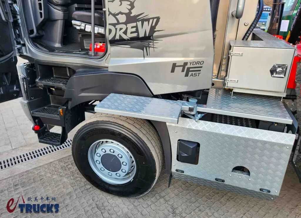 6×6驱动的“法式”沃尔沃卡车？内饰外观都独具特色，雷诺K520木材运输车实拍 - 第7张
