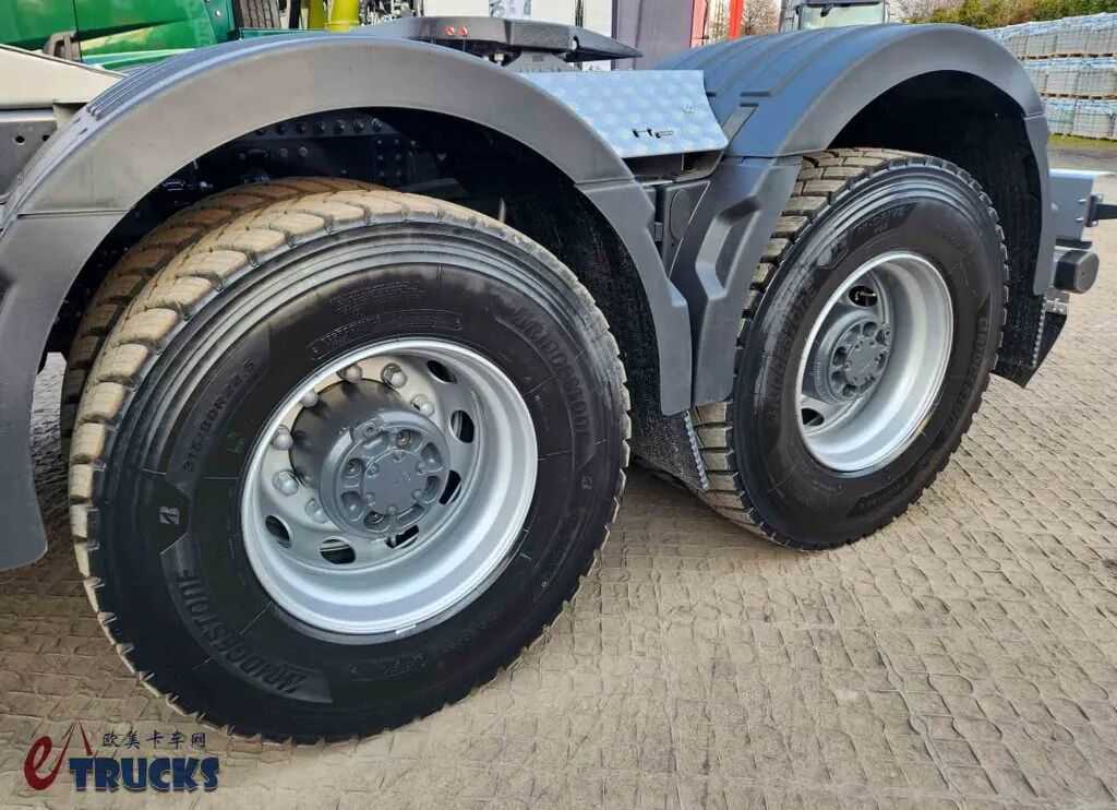 6×6驱动的“法式”沃尔沃卡车？内饰外观都独具特色，雷诺K520木材运输车实拍 - 第8张