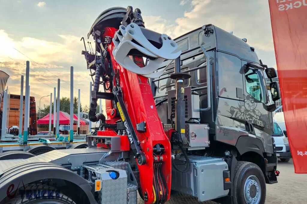 6×6驱动的“法式”沃尔沃卡车？内饰外观都独具特色，雷诺K520木材运输车实拍 - 第9张