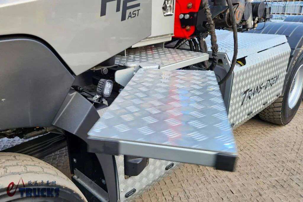 6×6驱动的“法式”沃尔沃卡车？内饰外观都独具特色，雷诺K520木材运输车实拍 - 第11张