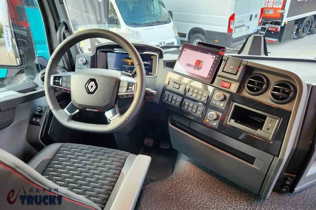 6×6驱动的“法式”沃尔沃卡车？内饰外观都独具特色，雷诺K520木材运输车实拍 - 第12张