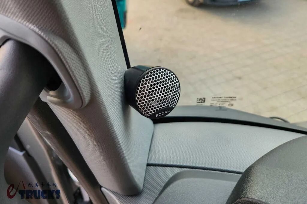 6×6驱动的“法式”沃尔沃卡车？内饰外观都独具特色，雷诺K520木材运输车实拍 - 第14张