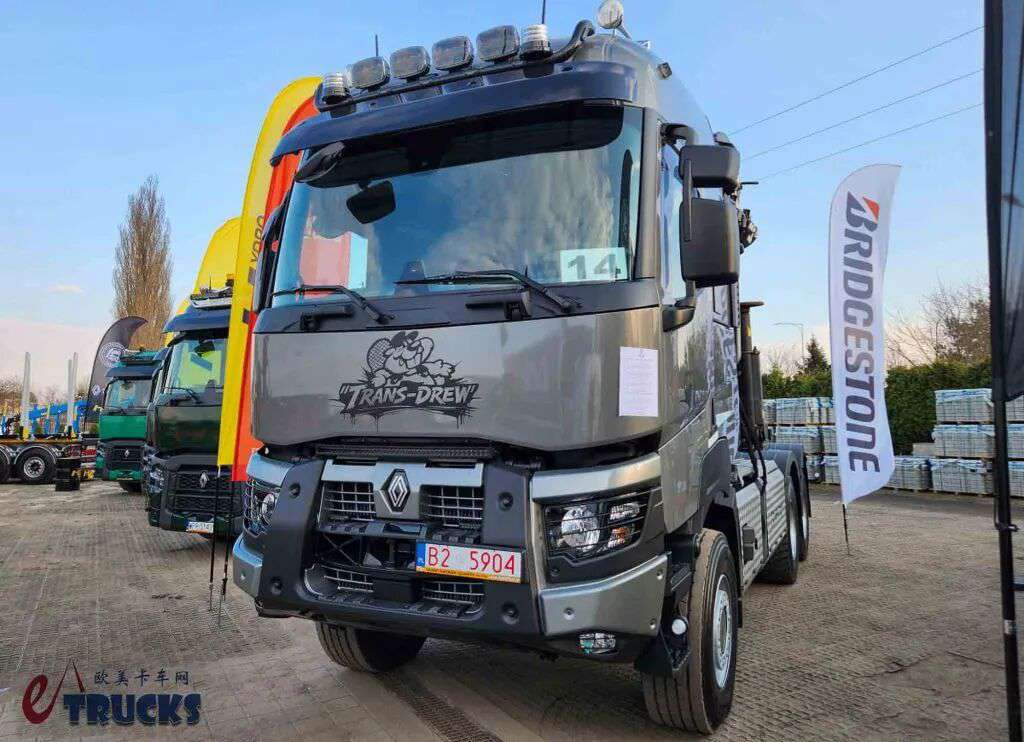6×6驱动的“法式”沃尔沃卡车？内饰外观都独具特色，雷诺K520木材运输车实拍 - 第16张