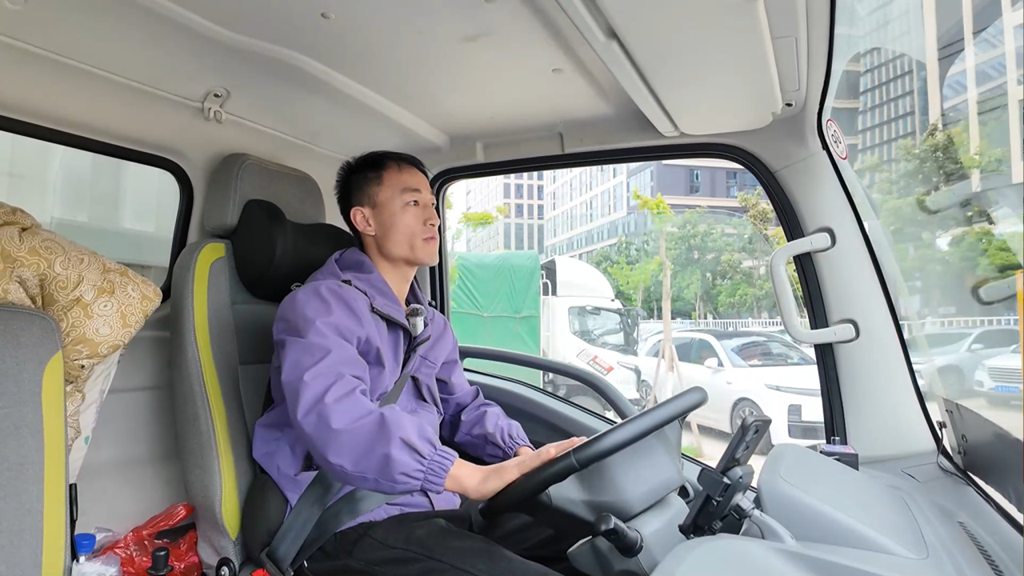 鲜乘老友记 | 好开好用,程师傅的乘龙翼威2电动轻卡用车实录 - 第7张 - 提加商用车网 鲜乘老友记 | 好开好用,程师傅的乘龙翼威2电动轻卡用车实录 - 第7张