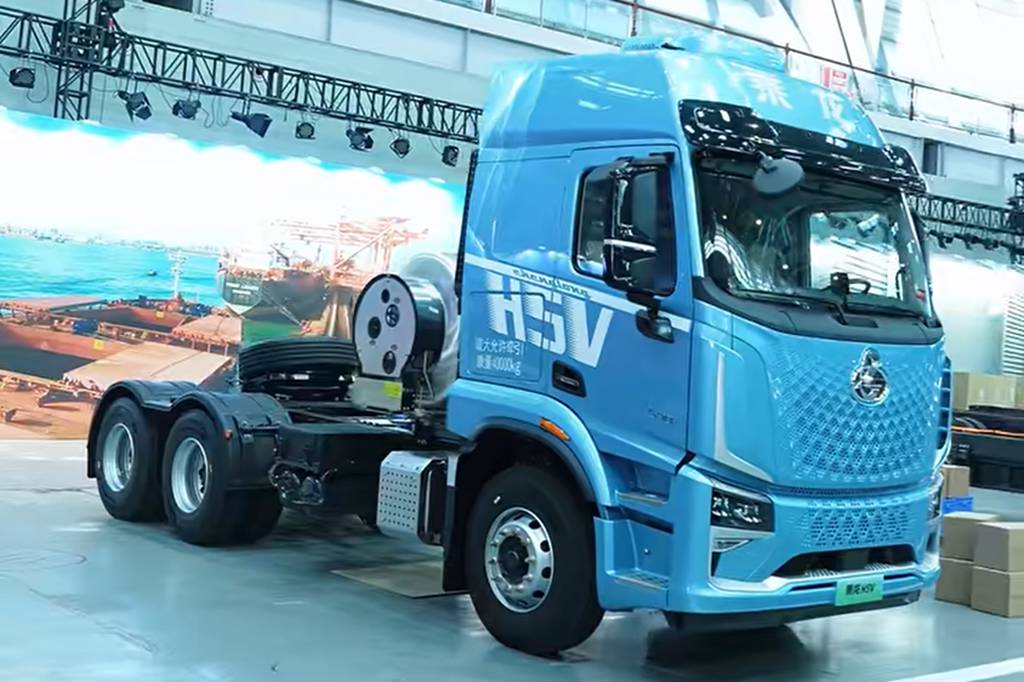 鲜乘直通车 | 跑得远、装得多、守得住！乘龙H5V LNG牵引车高效助力卡友「和“气”生财」~ - 第1张