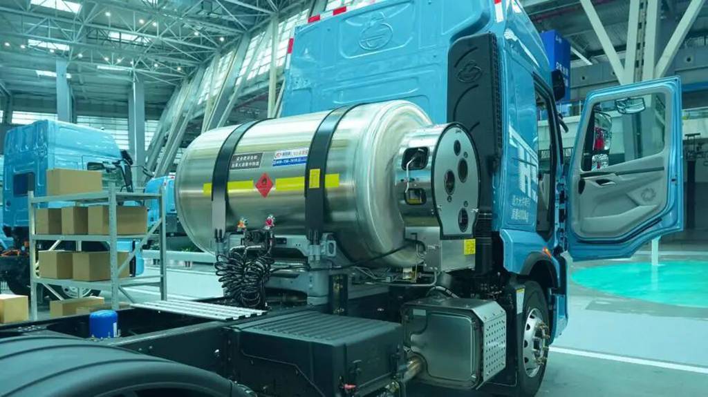 鲜乘直通车 | 跑得远、装得多、守得住！乘龙H5V LNG牵引车高效助力卡友「和“气”生财」~ - 第3张