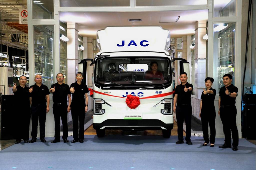 行业首发172度电!江淮新能源轻卡新品首发下线,树立长续航标杆 - 第3张 - 提加商用车网 行业首发172度电!江淮新能源轻卡新品首发下线,树立长续航标杆 - 第3张