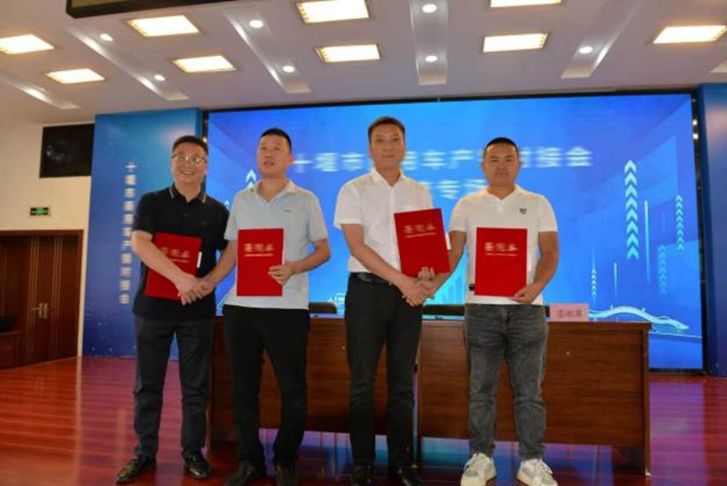 政企协同 产销共赢 东风商用车参加十堰物流产销对接会现场签约130 台! - 第3张 - 提加商用车网 政企协同 产销共赢 东风商用车参加十堰物流产销对接会现场签约130 台! - 第3张