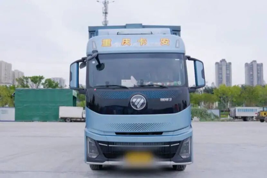 百公里油耗低至17L！欧曼银河 3 载货车让谢老板收益持续上涨 - 第2张