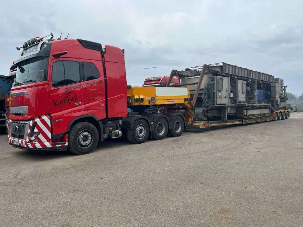 8X4驱动，总重可达245吨，这家重载货运公司再次购入780马力沃尔沃FH16 - 第1张
