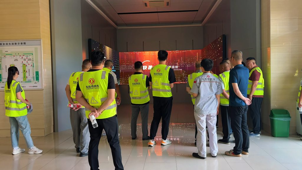 匠心筑品质 携手启新程|济宁汶上客户代表莅临东风龙擎考察交流 - 第2张 - 提加商用车网 匠心筑品质 携手启新程|济宁汶上客户代表莅临东风龙擎考察交流 - 第2张