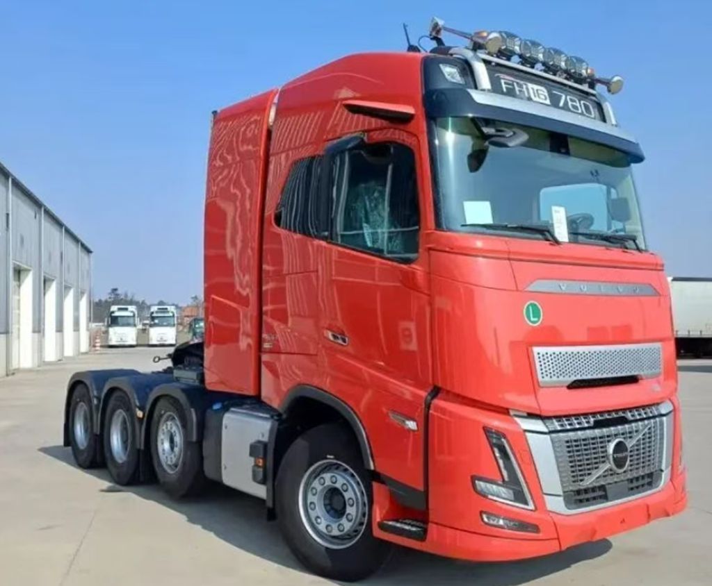 8X4驱动，总重可达245吨，这家重载货运公司再次购入780马力沃尔沃FH16 - 第2张