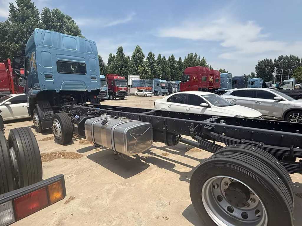 乘龙H5 6×2平板运输车:玉柴黄金动力加持 助您高效创富 - 第4张 - 提加商用车网 乘龙H5 6×2平板运输车:玉柴黄金动力加持 助您高效创富 - 第4张