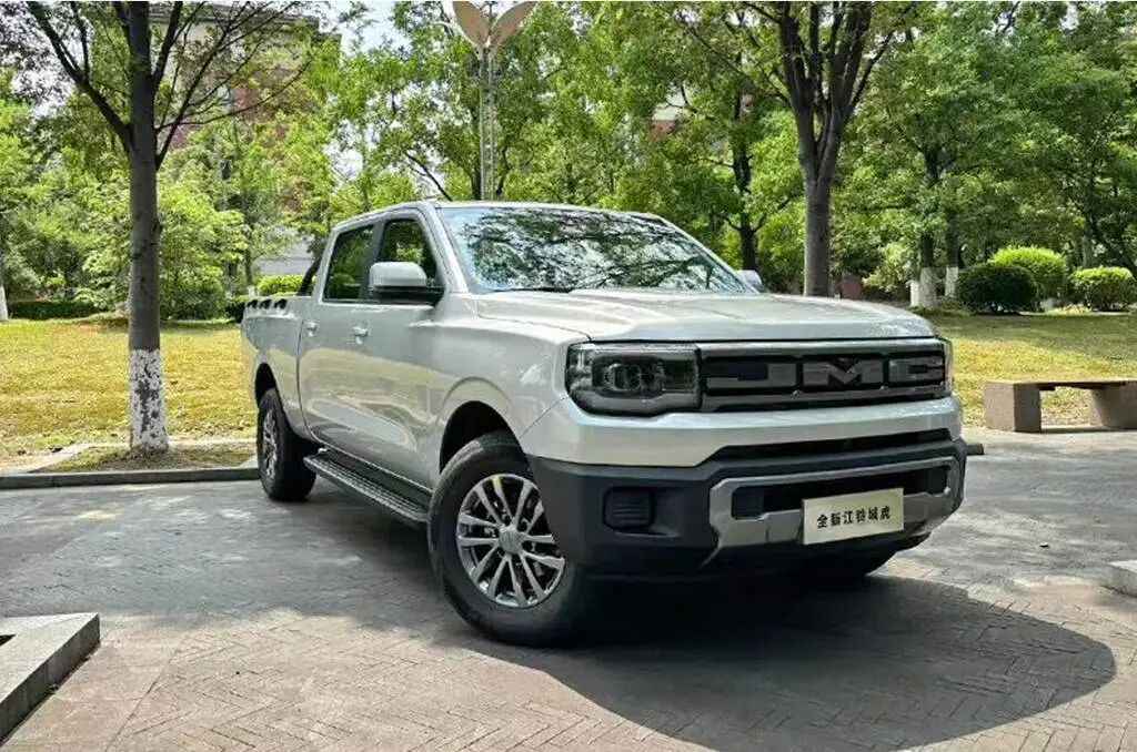 既要拉货又要顾家,10万级皮卡这道难题江铃全新域虎怎么解? - 第1张 - 提加商用车网 既要拉货又要顾家,10万级皮卡这道难题江铃全新域虎怎么解? - 第1张