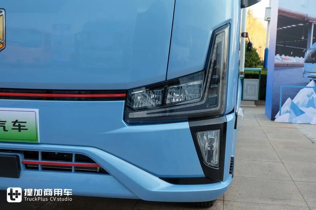 原厂上装,超丰富电池、电驱规格!潍柴新能源蓝擎X7纯电动冷藏车实拍 - 第5张 - 提加商用车网 原厂上装,超丰富电池、电驱规格!潍柴新能源蓝擎X7纯电动冷藏车实拍 - 第5张