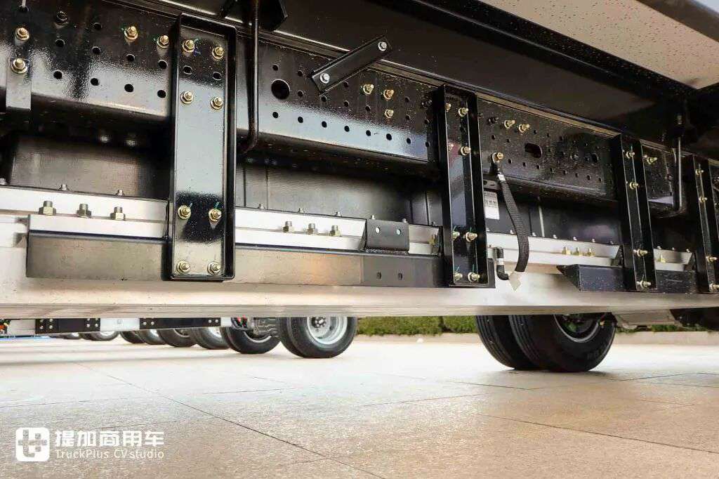 原厂上装,超丰富电池、电驱规格!潍柴新能源蓝擎X7纯电动冷藏车实拍 - 第9张 - 提加商用车网 原厂上装,超丰富电池、电驱规格!潍柴新能源蓝擎X7纯电动冷藏车实拍 - 第9张
