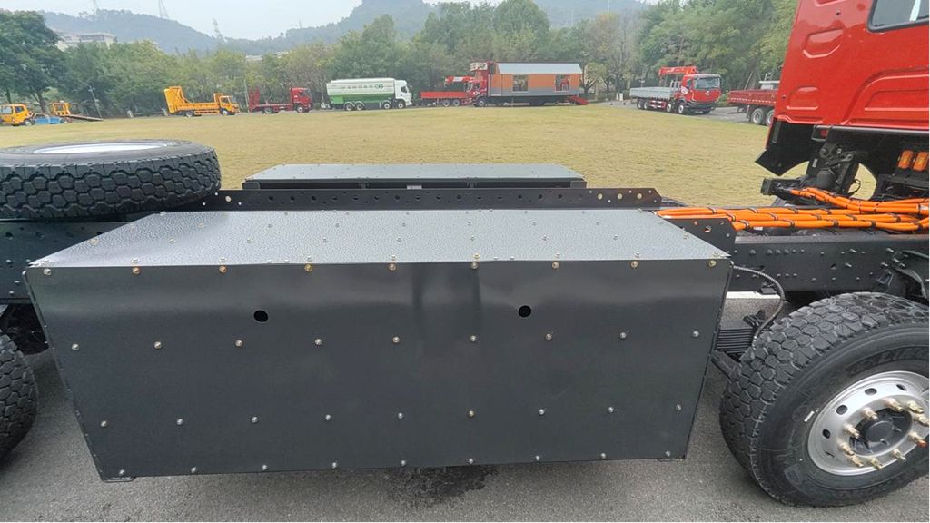 鲜乘直通车|重载起步稳、续航补能快,乘龙H7 8×4纯充自卸车工程运输实力搭档 - 第3张 - 提加商用车网 鲜乘直通车|重载起步稳、续航补能快,乘龙H7 8×4纯充自卸车工程运输实力搭档 - 第3张