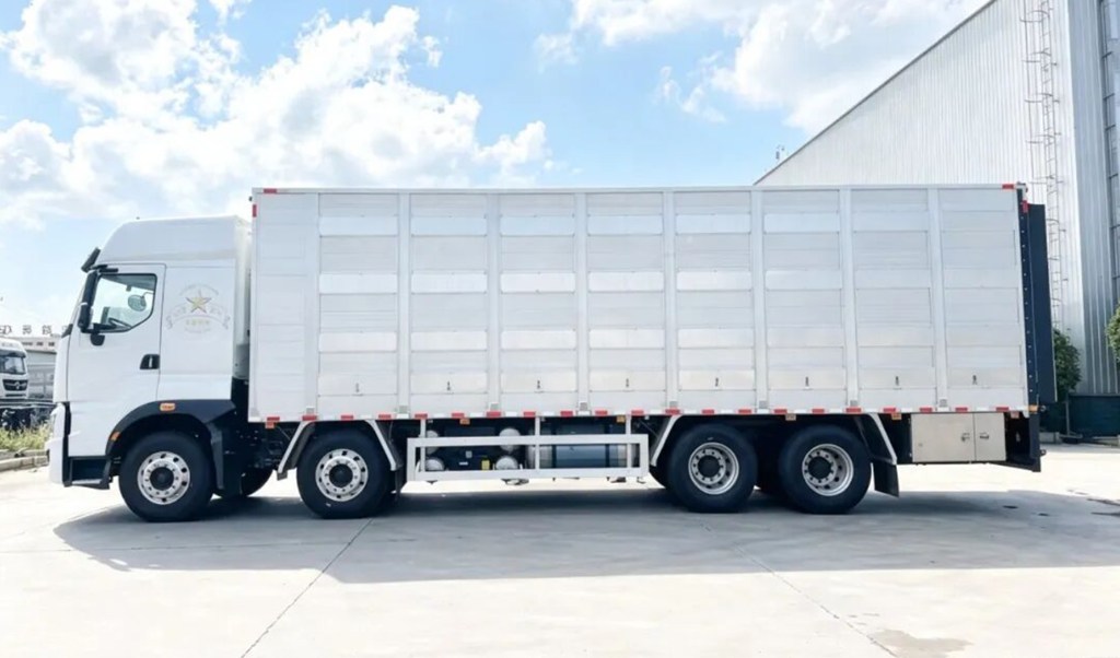 鲜乘直通车|运输升级,收益稳增:乘龙 H7 Pro 8×4 恒温畜禽车助力卡友跑稳每一趟收益 - 第2张 - 提加商用车网 鲜乘直通车|运输升级,收益稳增:乘龙 H7 Pro 8×4 恒温畜禽车助力卡友跑稳每一趟收益 - 第2张