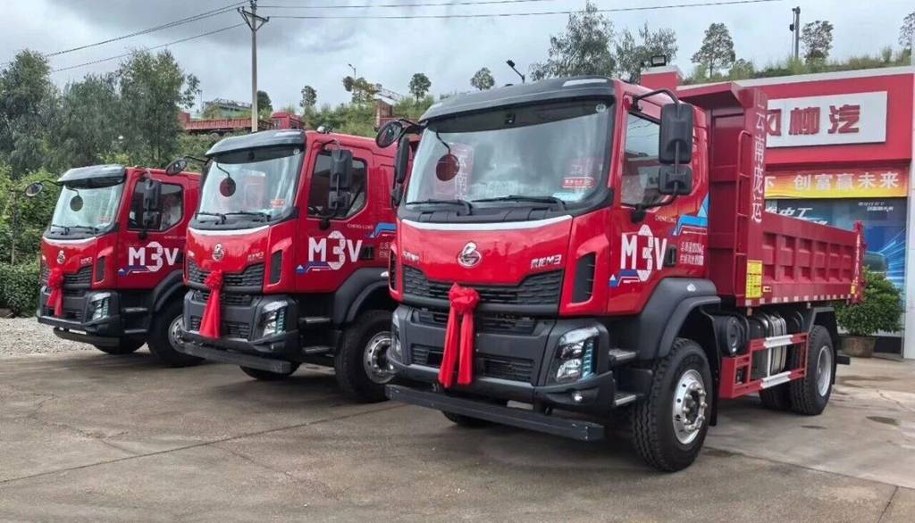 鲜乘直通车 | 山路拉砂石总爬不动?乘龙M3潍柴4×2 300马力自卸车重载运输不挑路 - 第1张 - 提加商用车网 鲜乘直通车 | 山路拉砂石总爬不动?乘龙M3潍柴4×2 300马力自卸车重载运输不挑路 - 第1张