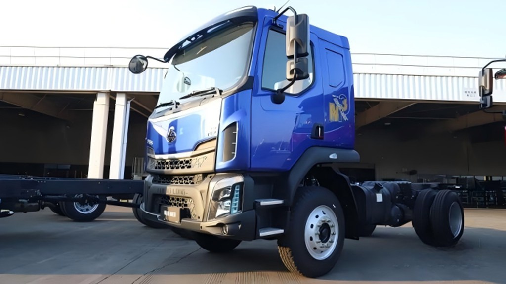 乘龙M3 4×2极限自卸车,硬核实力驰骋工程运输战场 - 第1张 - 提加商用车网 乘龙M3 4×2极限自卸车,硬核实力驰骋工程运输战场 - 第1张