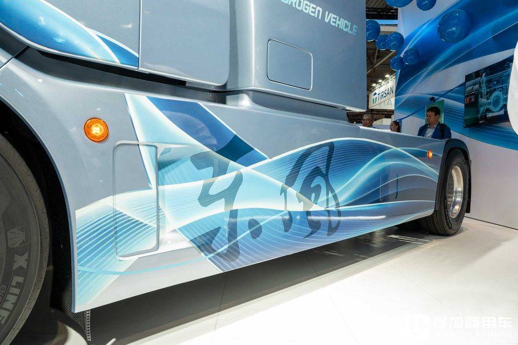 2026IAA：可氢可电无续航焦虑！东风柳汽乘龙氢燃料电池高速干线牵引车实拍评测 - 第10张