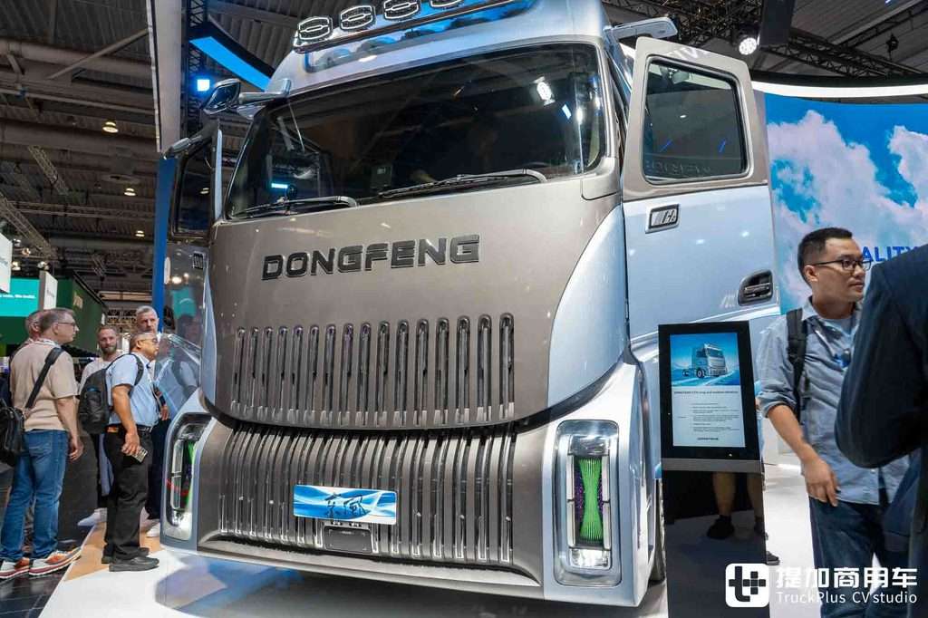 2026IAA：可氢可电无续航焦虑！东风柳汽乘龙氢燃料电池高速干线牵引车实拍评测 - 第17张