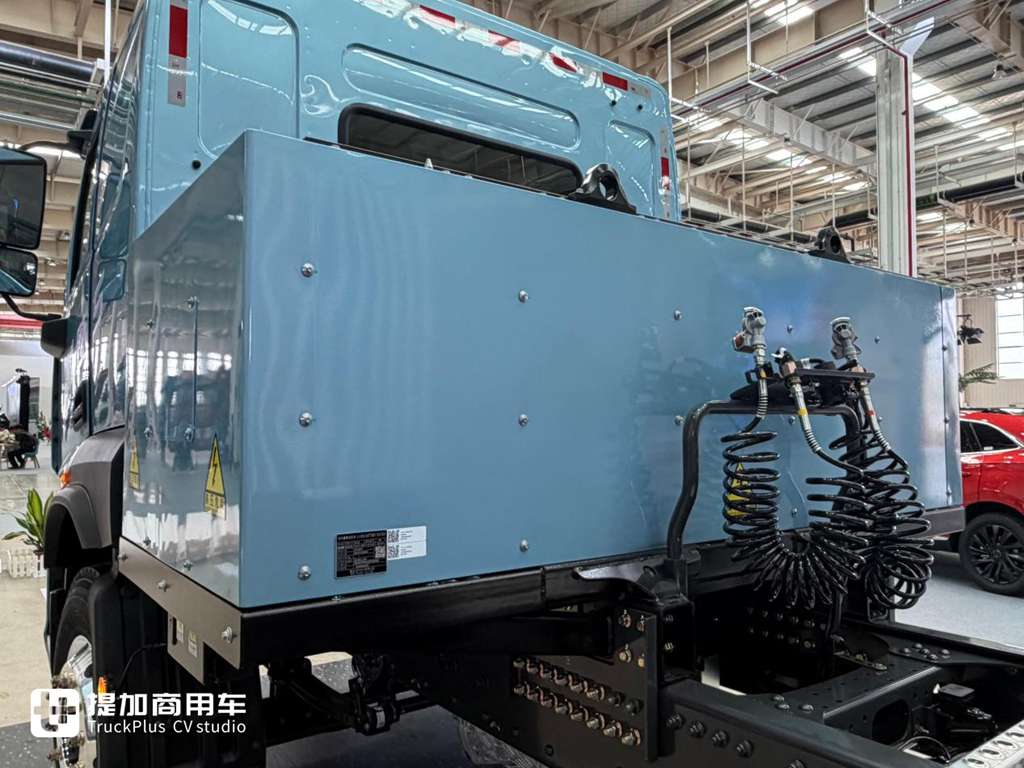 8.5吨自重+400度电!乘龙翼威5超轻版3.0上市,轻700公斤每年多赚2.7万 - 第4张 - 提加商用车网 8.5吨自重+400度电!乘龙翼威5超轻版3.0上市,轻700公斤每年多赚2.7万 - 第4张