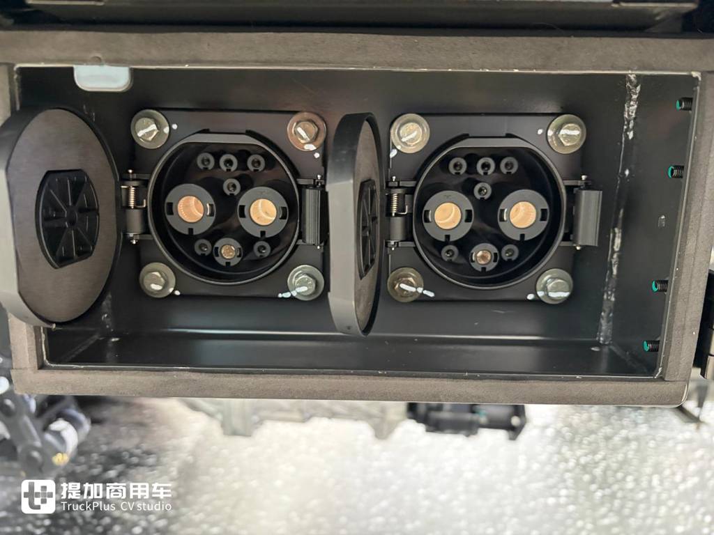 8.5吨自重+400度电!乘龙翼威5超轻版3.0上市,轻700公斤每年多赚2.7万 - 第5张 - 提加商用车网 8.5吨自重+400度电!乘龙翼威5超轻版3.0上市,轻700公斤每年多赚2.7万 - 第5张