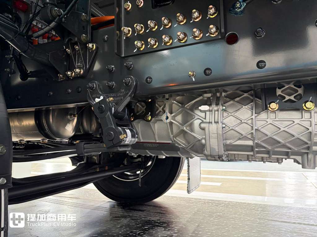 8.5吨自重+400度电!乘龙翼威5超轻版3.0上市,轻700公斤每年多赚2.7万 - 第6张 - 提加商用车网 8.5吨自重+400度电!乘龙翼威5超轻版3.0上市,轻700公斤每年多赚2.7万 - 第6张
