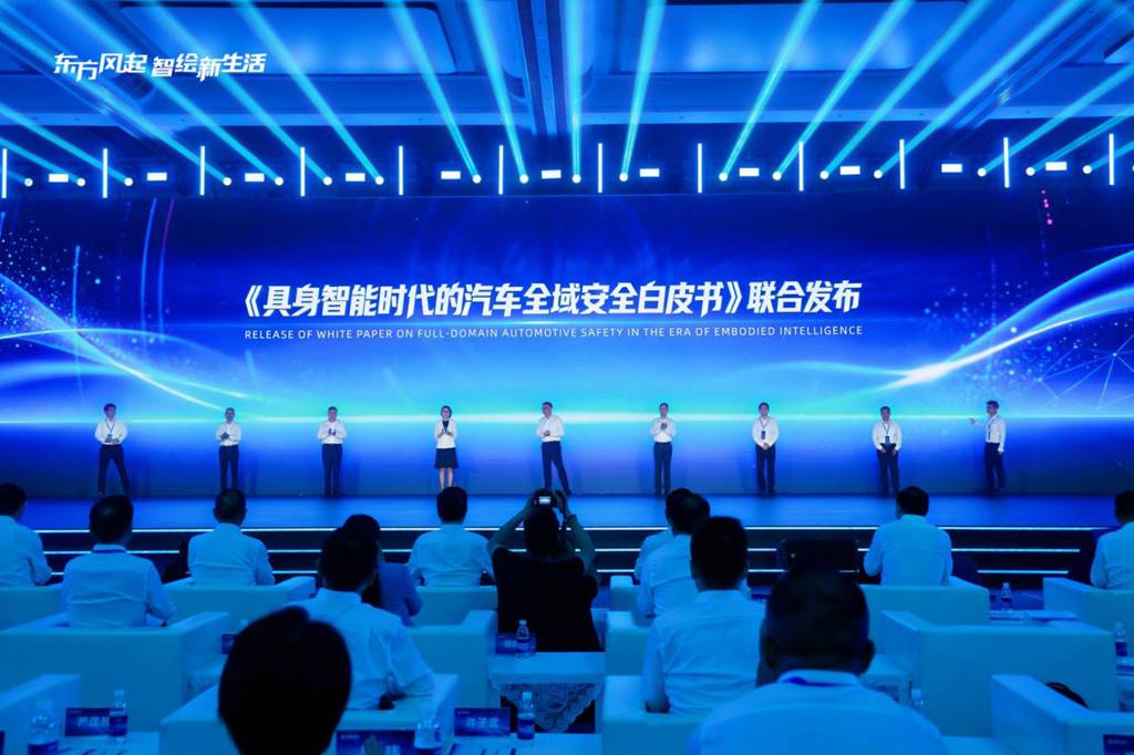 科技走进生活 用户站上C位 东风第十届科技创新周暨首届用户生活节在汉启幕 - 第6张 - 提加商用车网 科技走进生活 用户站上C位 东风第十届科技创新周暨首届用户生活节在汉启幕 - 第6张