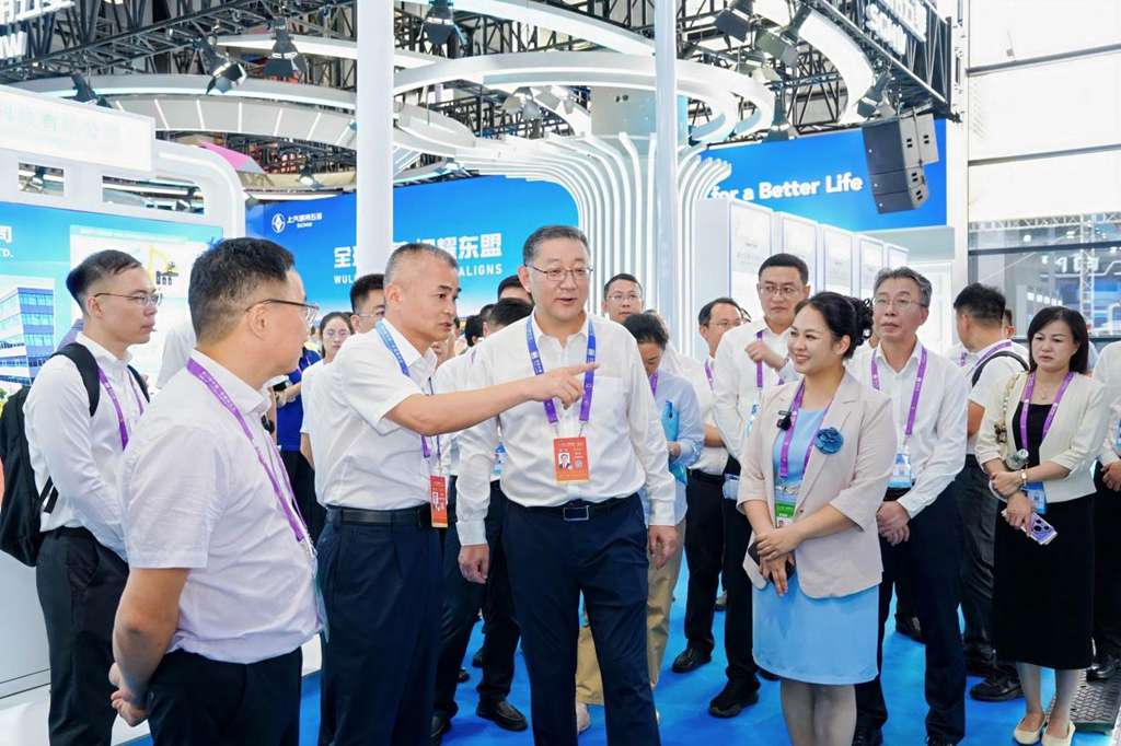 智启零碳出海,东风柳汽乘龙全新产品矩阵登陆东博会 - 第9张 - 提加商用车网 智启零碳出海,东风柳汽乘龙全新产品矩阵登陆东博会 - 第9张