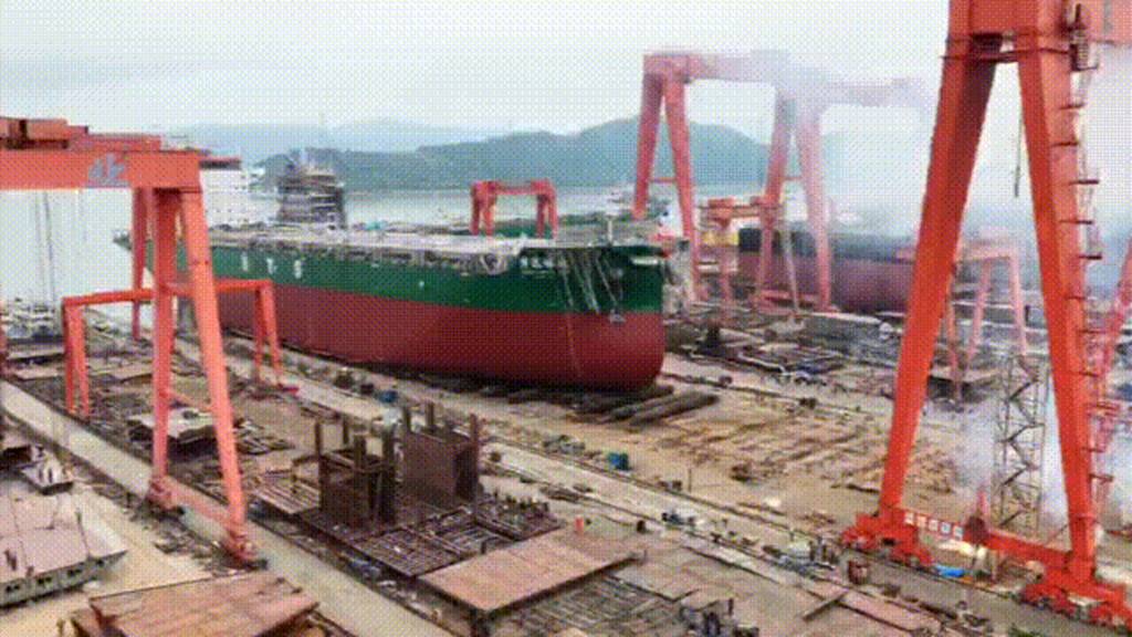 潍柴重油辅机产品批量配套6万吨级集装箱船 - 第1张