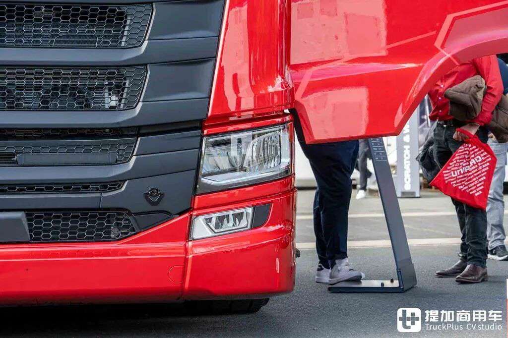 2026IAA:驾驶室加长80厘米,770匹V8动力,斯堪尼亚LongLine牵引车深度实拍 - 第6张 - 提加商用车网 2026IAA:驾驶室加长80厘米,770匹V8动力,斯堪尼亚LongLine牵引车深度实拍 - 第6张