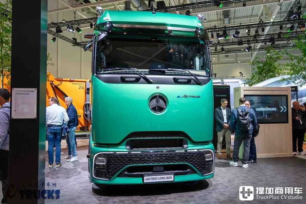 2026IAA：长途电动重卡也能玩低鞍座？奔驰eActros Lowliner牵引车深度实拍评测 - 第2张
