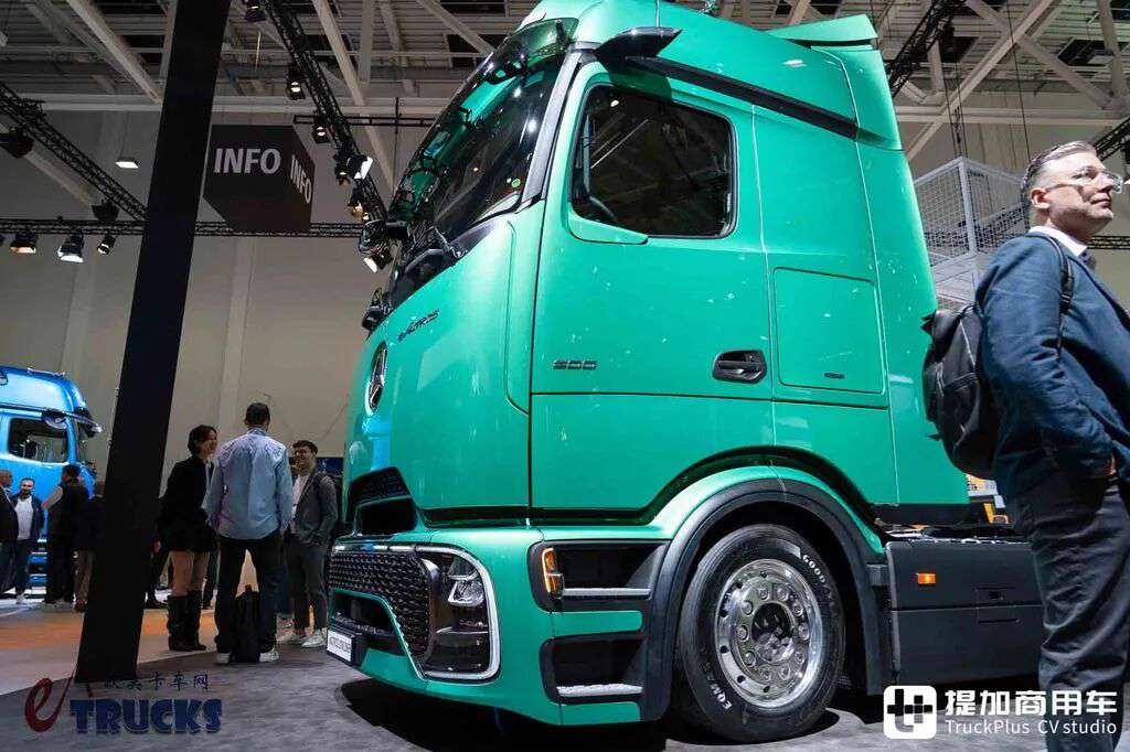 2026IAA：长途电动重卡也能玩低鞍座？奔驰eActros Lowliner牵引车深度实拍评测 - 第3张