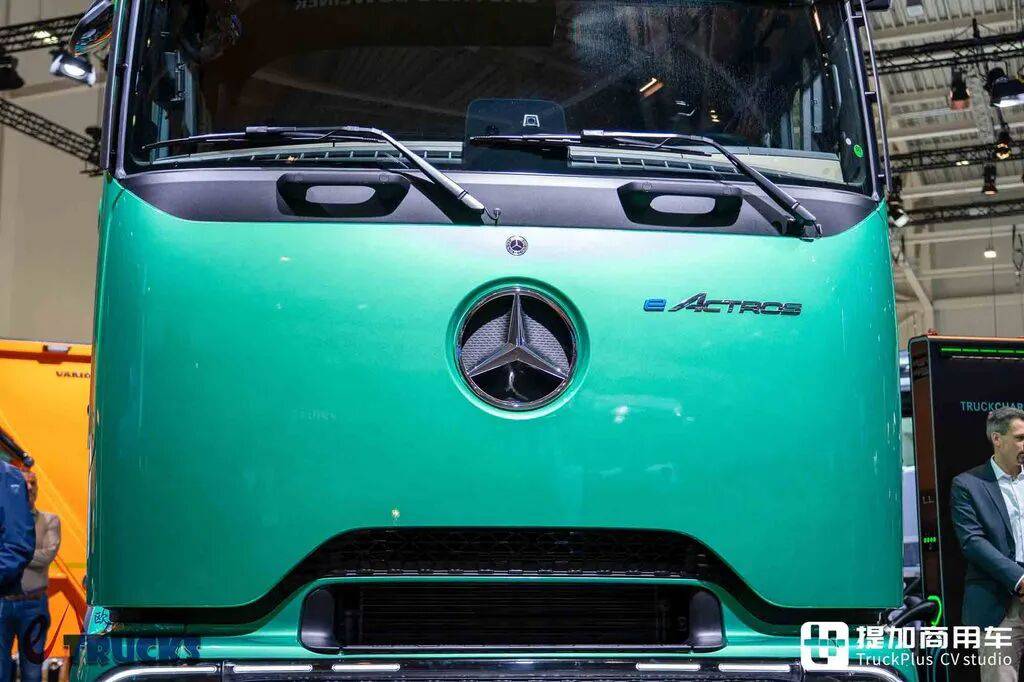 2026IAA：长途电动重卡也能玩低鞍座？奔驰eActros Lowliner牵引车深度实拍评测 - 第4张