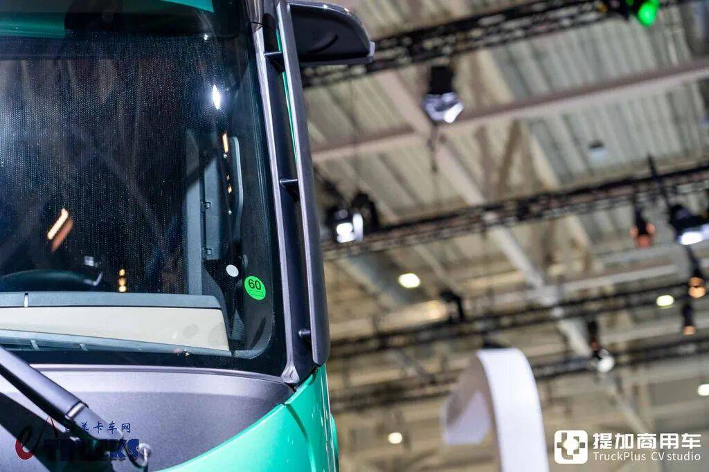 2026IAA：长途电动重卡也能玩低鞍座？奔驰eActros Lowliner牵引车深度实拍评测 - 第8张
