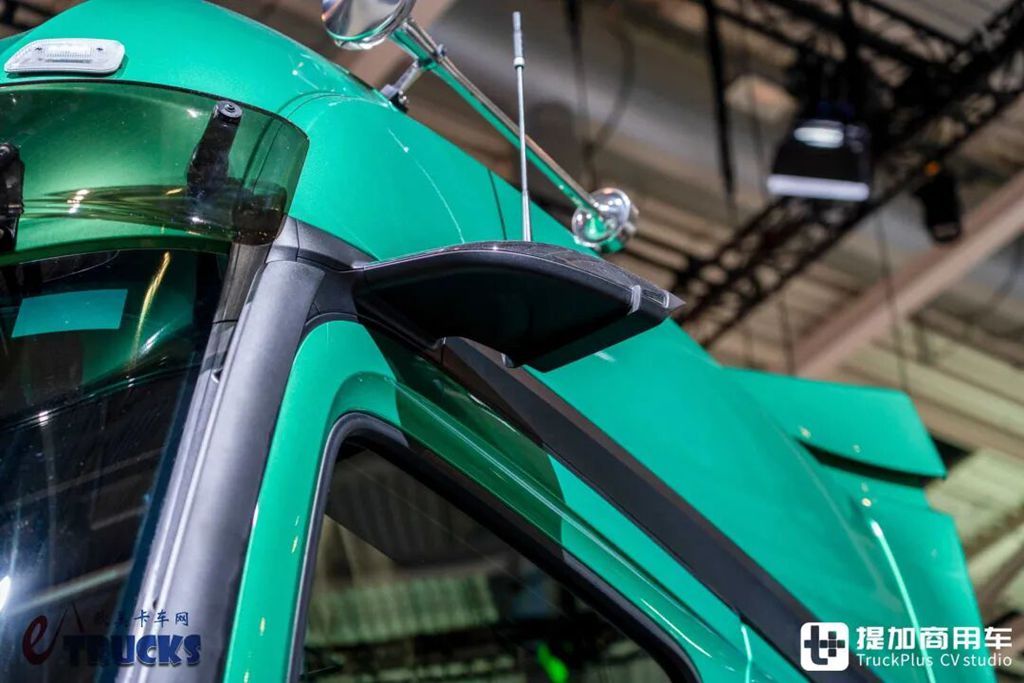 2026IAA：长途电动重卡也能玩低鞍座？奔驰eActros Lowliner牵引车深度实拍评测 - 第9张