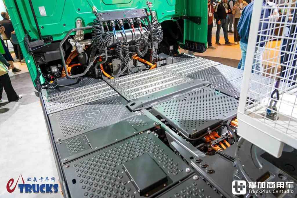 2026IAA：长途电动重卡也能玩低鞍座？奔驰eActros Lowliner牵引车深度实拍评测 - 第10张