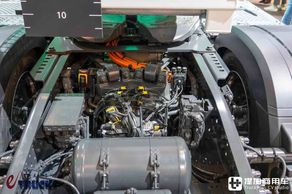2026IAA：长途电动重卡也能玩低鞍座？奔驰eActros Lowliner牵引车深度实拍评测 - 第15张