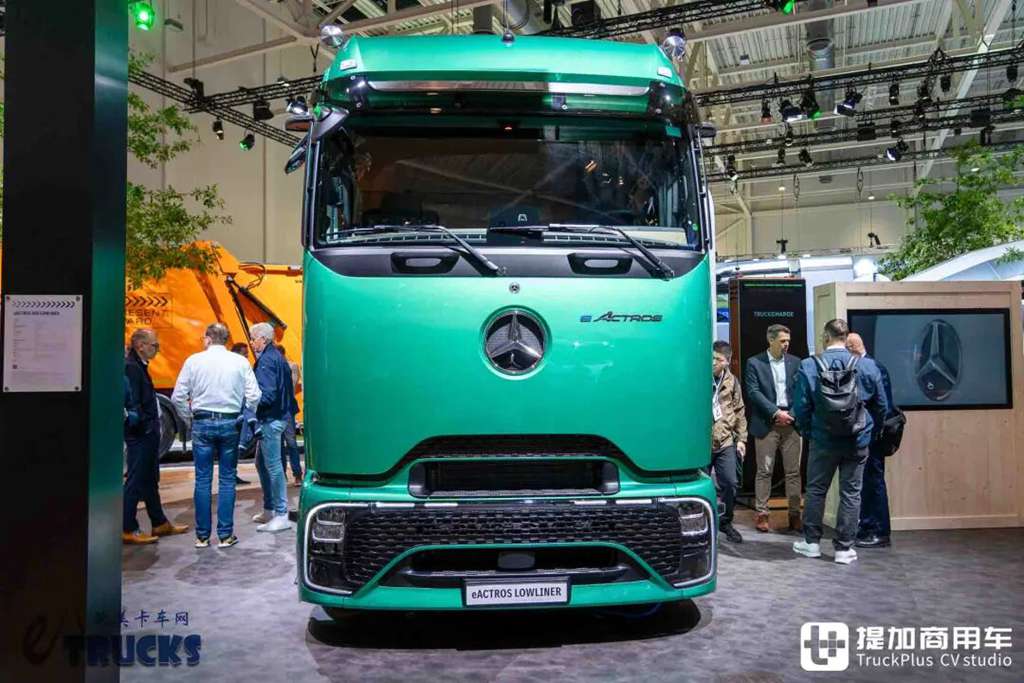 2026IAA：长途电动重卡也能玩低鞍座？奔驰eActros Lowliner牵引车深度实拍评测 - 第23张